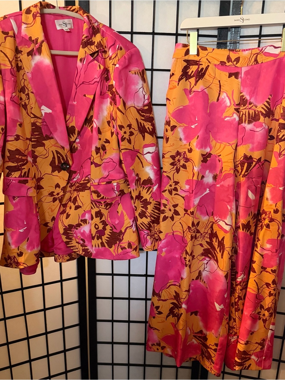 Sassy Jones Pink & Orange Floral Blazer Pant suit.